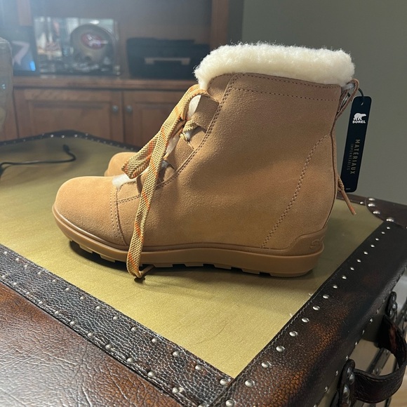 NWOT Sorel Evie II Cozy bootie, tan with off white Sherpa. Wedge, women’s 10 - Picture 3 of 7